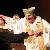 Jeppe-z-vrsku Divadlo Na Jezerce Zdenek-Hruska-a-Radek-Holub foto-Ivan-Kahun